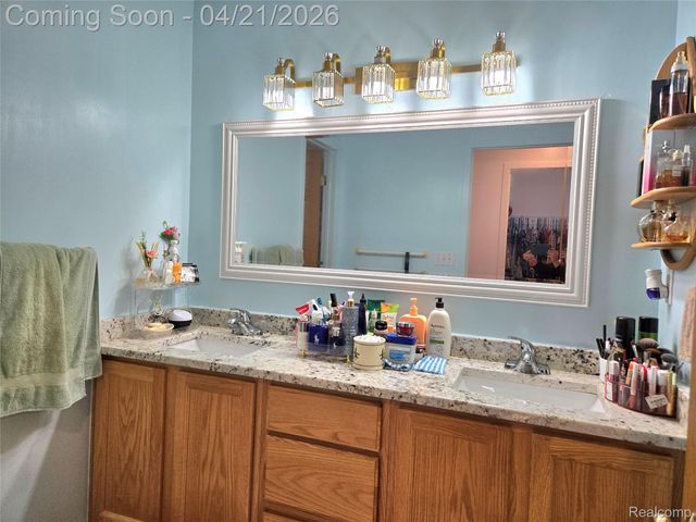 32134 Leona Street, Garden City, MI 48135
