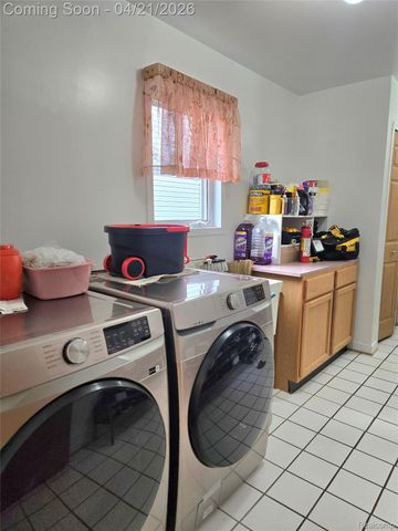 32134 Leona Street, Garden City, MI 48135