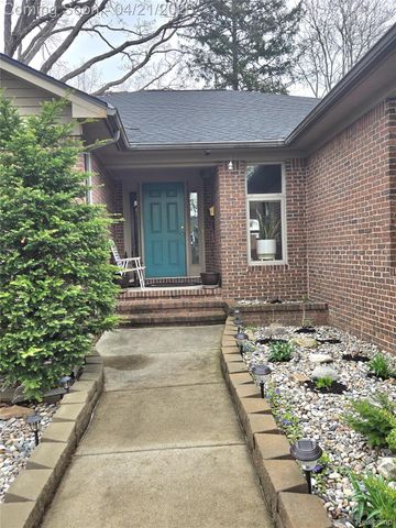 32134 Leona Street, Garden City, MI 48135