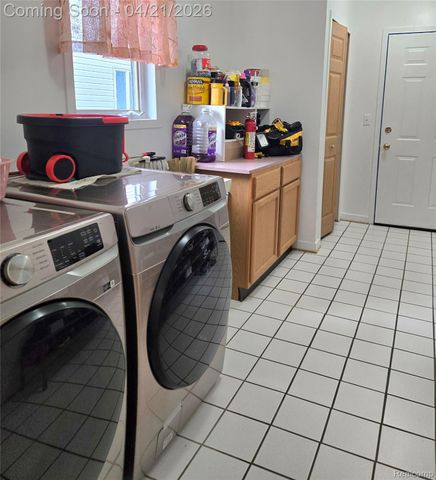 32134 Leona Street, Garden City, MI 48135