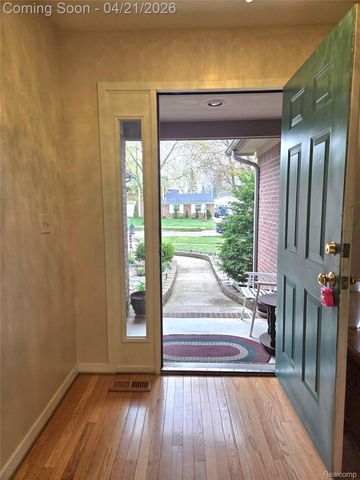 32134 Leona Street, Garden City, MI 48135