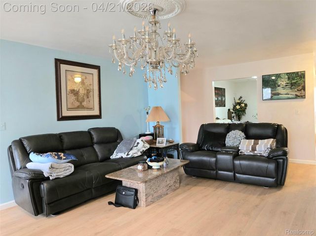 32134 Leona Street, Garden City, MI 48135