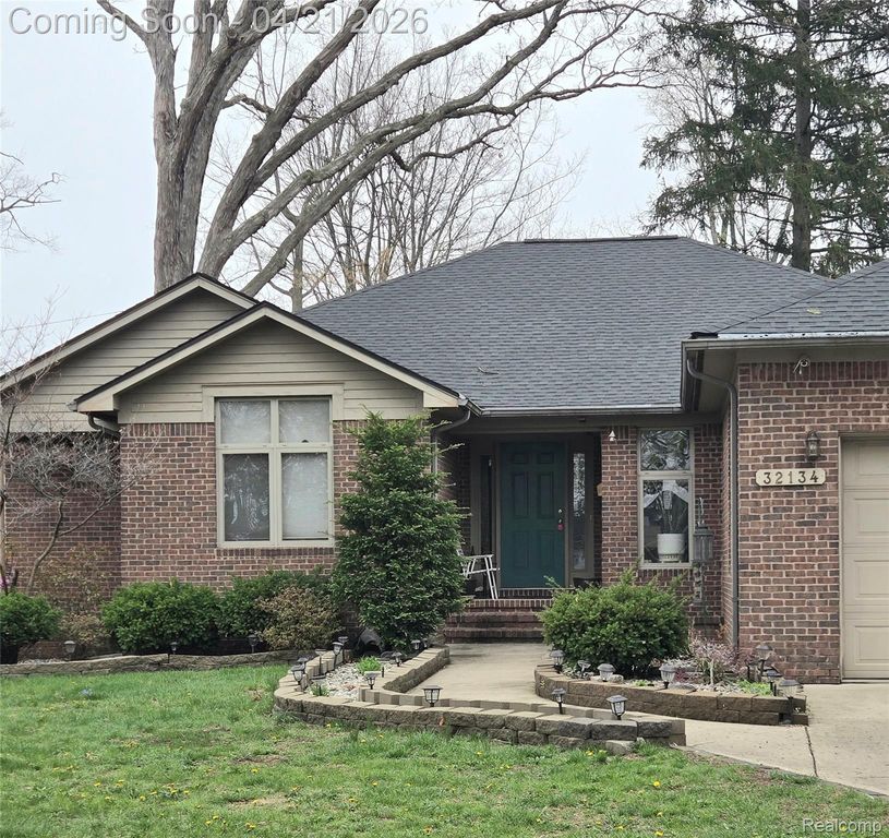 32134 Leona Street, Garden City, MI 48135