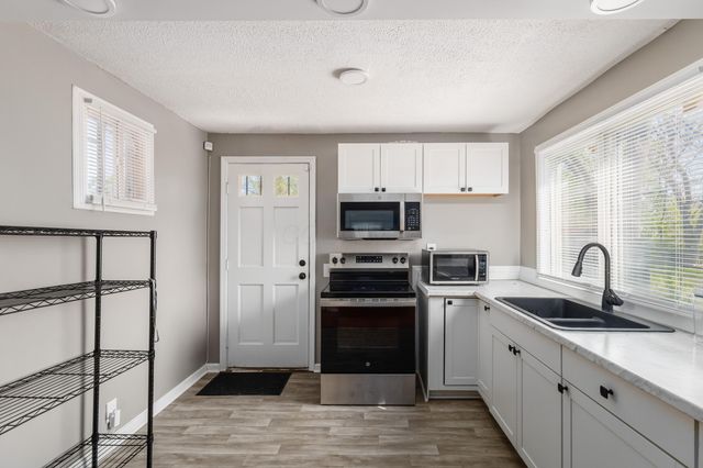 2958 E 11th Avenue, Columbus, OH 43219