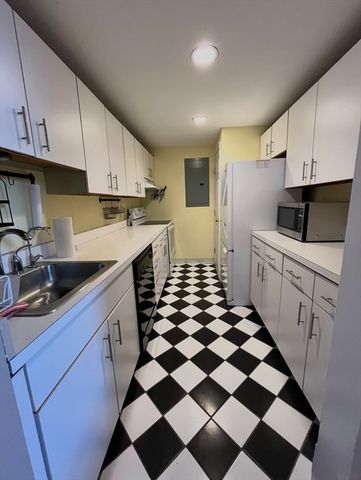 21 Linden St 203, Quincy, MA 02170