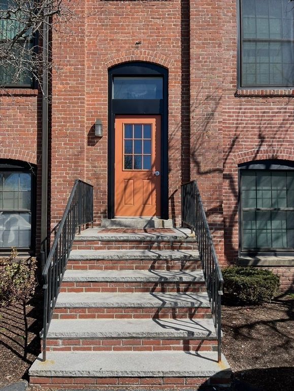 21 Linden St 203, Quincy, MA 02170