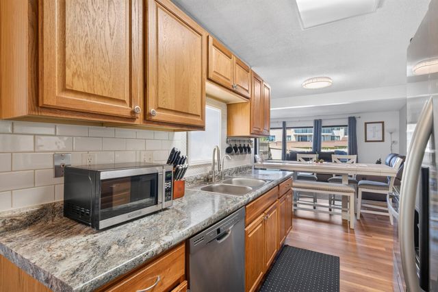 123 McKnight Road N J, Saint Paul, MN 55119