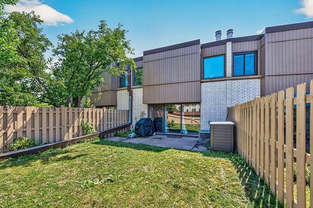 123 McKnight Road N J, Saint Paul, MN 55119