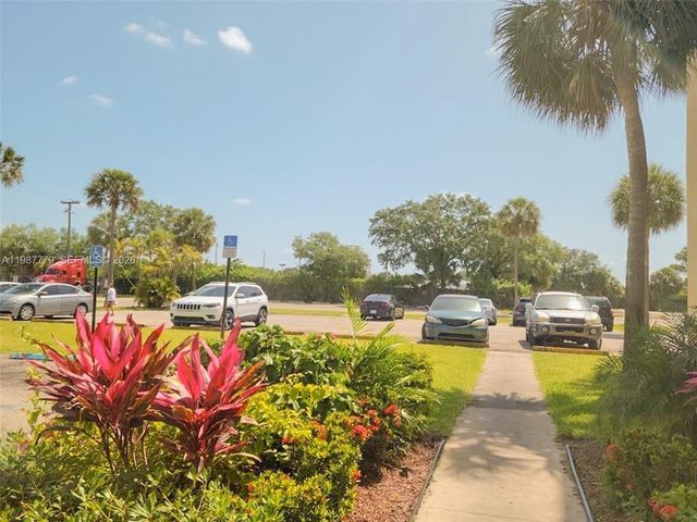 3610 NW 21st St 104, Lauderdale Lakes, FL 33311