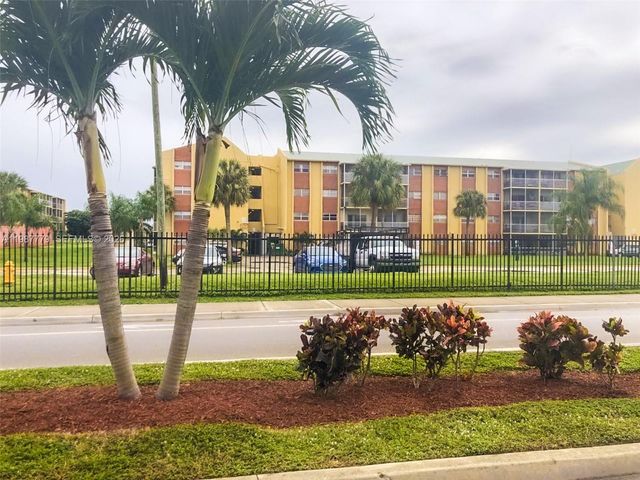 3610 NW 21st St 104, Lauderdale Lakes, FL 33311