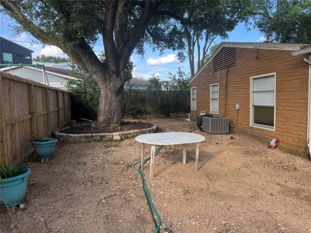 6944 Burgess Street, Houston, TX 77021