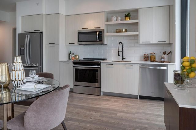 221 SW 12th St 612, Miami, FL 33130