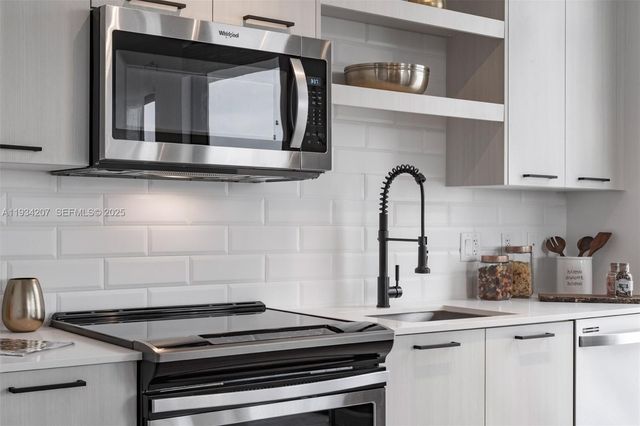 221 SW 12th St 612, Miami, FL 33130