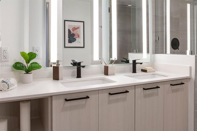 221 SW 12th St 612, Miami, FL 33130