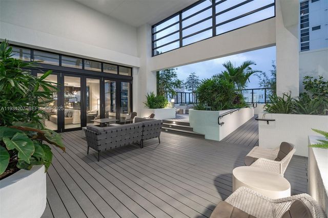 221 SW 12th St 612, Miami, FL 33130