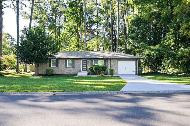 586 E Glochester Place NW, Norcross, GA 30071