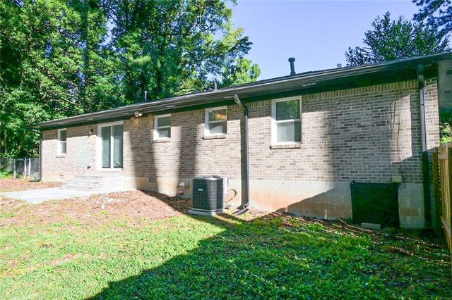 586 E Glochester Place NW, Norcross, GA 30071