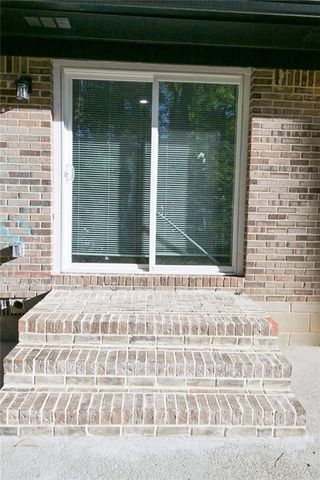 586 E Glochester Place NW, Norcross, GA 30071