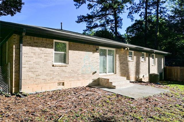 586 E Glochester Place NW, Norcross, GA 30071