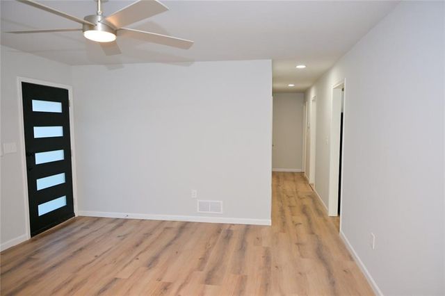 586 E Glochester Place NW, Norcross, GA 30071