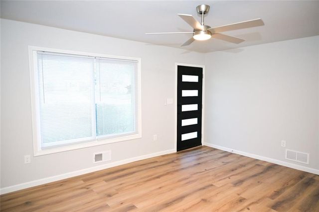 586 E Glochester Place NW, Norcross, GA 30071