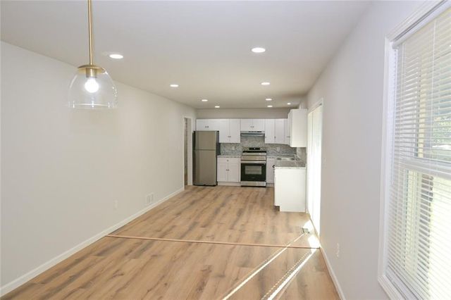 586 E Glochester Place NW, Norcross, GA 30071