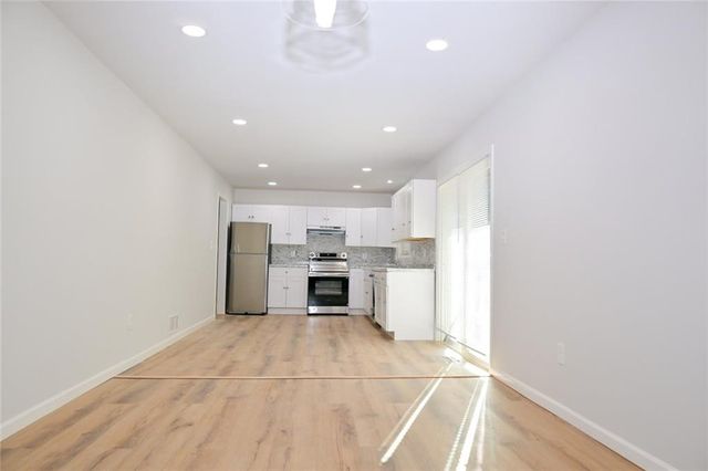 586 E Glochester Place NW, Norcross, GA 30071