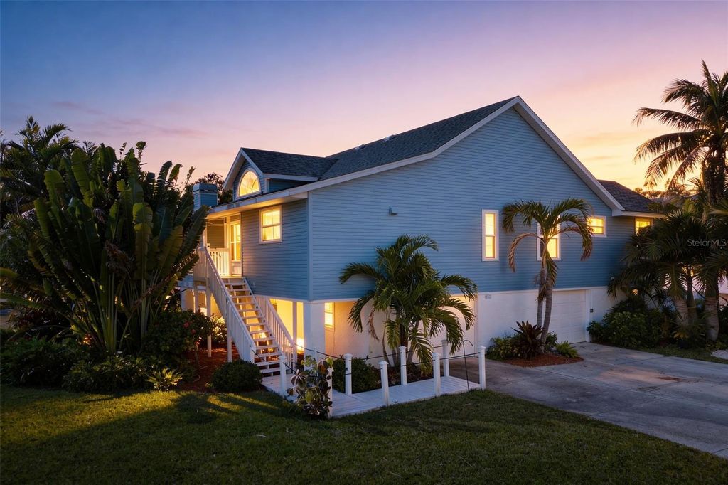 Image 2 of property listing at 4329 14TH STREET CIRCLE, Palmetto, FL 34221