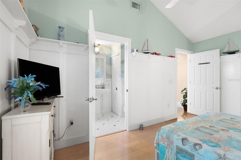 Image 18 of property listing at 4329 14TH STREET CIRCLE, Palmetto, FL 34221