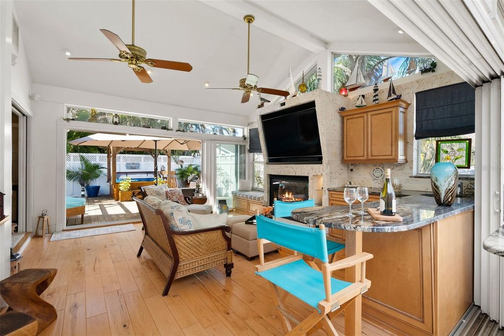 Image 38 of property listing at 4329 14TH STREET CIRCLE, Palmetto, FL 34221