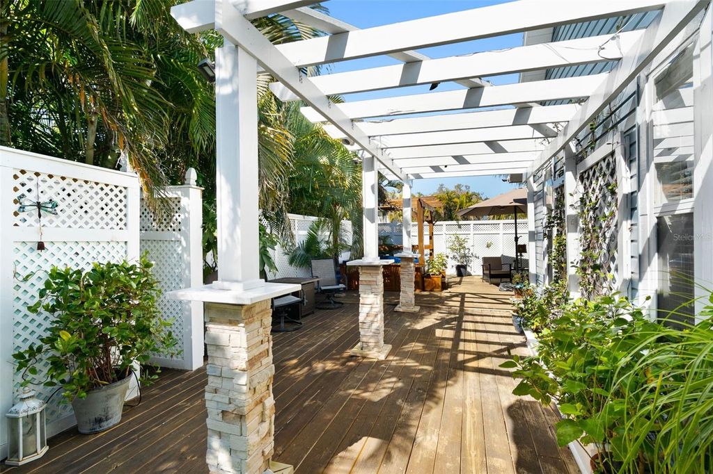 Image 42 of property listing at 4329 14TH STREET CIRCLE, Palmetto, FL 34221