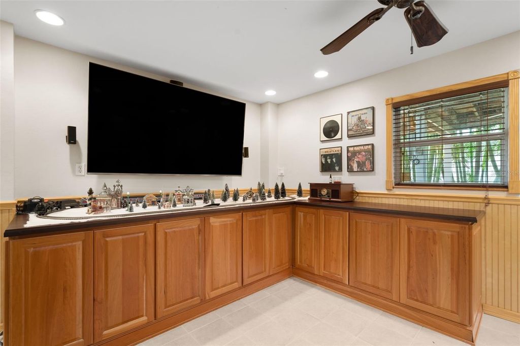 Image 53 of property listing at 4329 14TH STREET CIRCLE, Palmetto, FL 34221