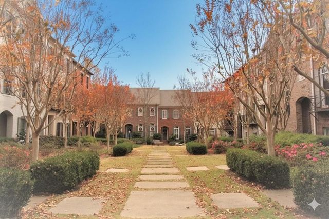 145 W Ridge Way, Roswell, GA 30076