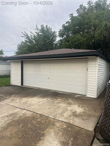 25335 Pattow Street, Roseville, MI 48066