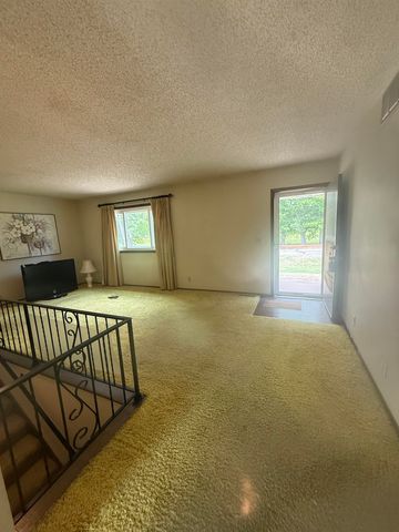 5461 N Delaware, Wichita, KS 67204