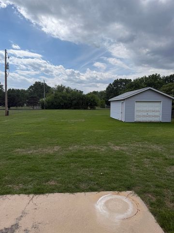 5461 N Delaware, Wichita, KS 67204