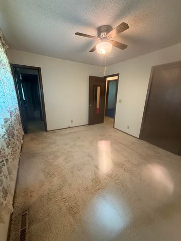 5461 N Delaware, Wichita, KS 67204