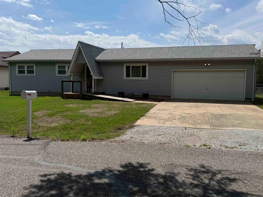 5461 N Delaware, Wichita, KS 67204