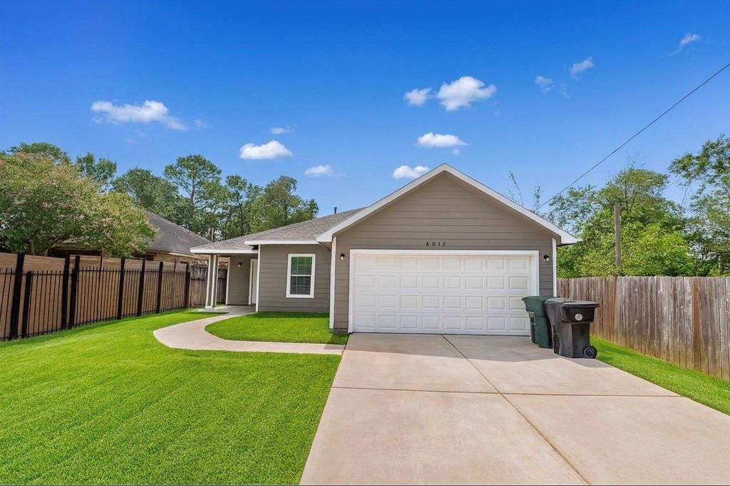 6017 E Houston Road, Houston, TX 77028