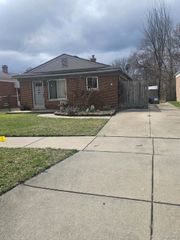 5608 Detroit, Dearborn Heights, MI 42125