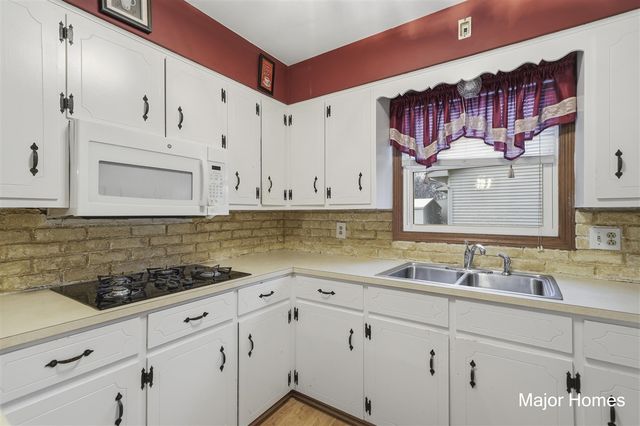 7728 Hollyhock Avenue, Jenison, MI 49428