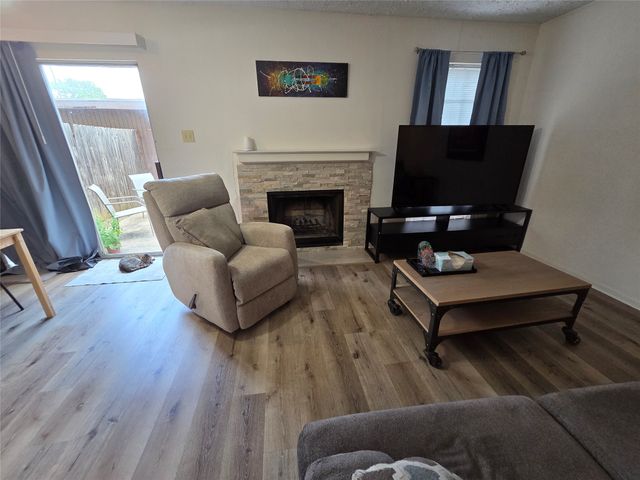 1402 S Carrier Parkway 307, Grand Prairie, TX 75051