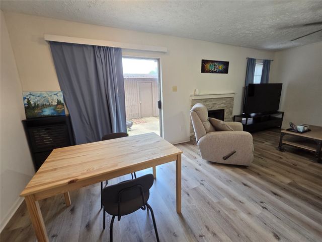 1402 S Carrier Parkway 307, Grand Prairie, TX 75051