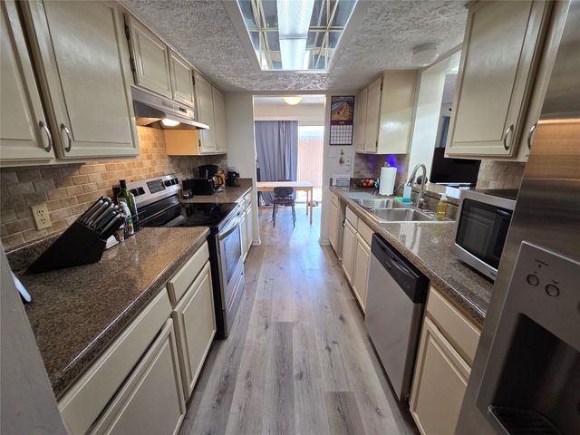 1402 S Carrier Parkway 307, Grand Prairie, TX 75051