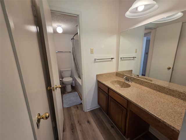 1402 S Carrier Parkway 307, Grand Prairie, TX 75051
