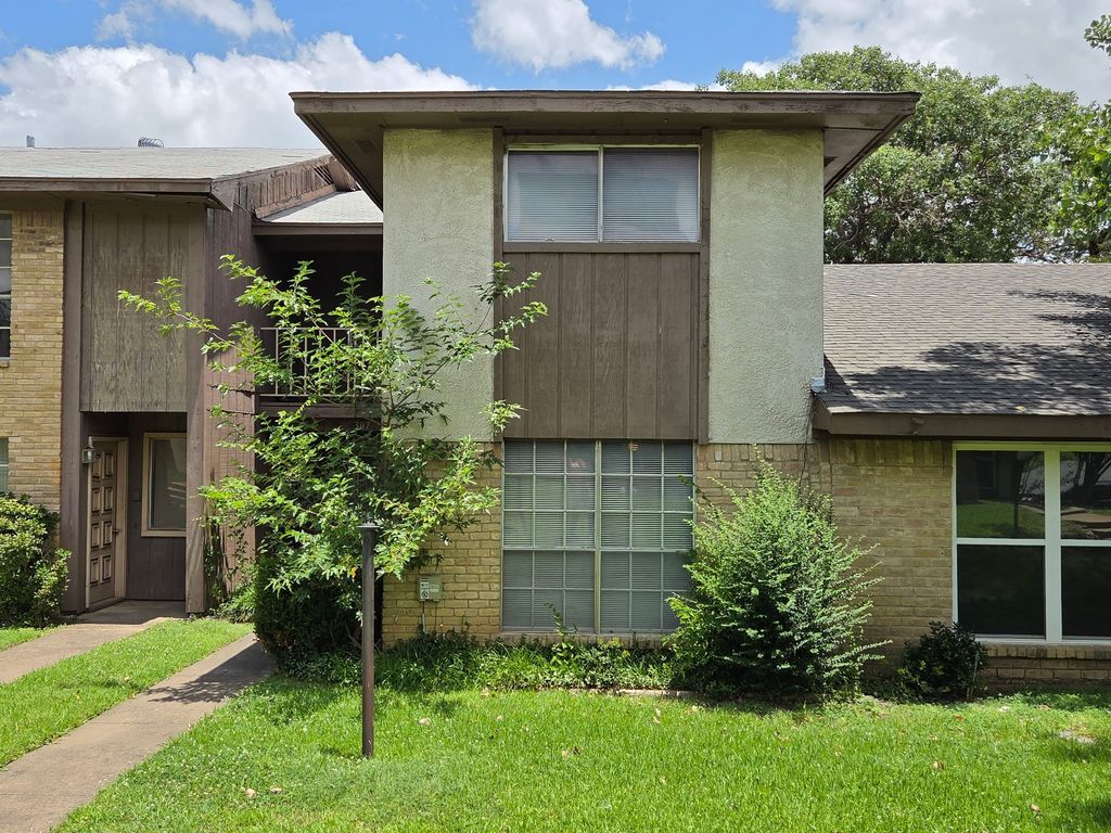 1402 S Carrier Parkway 307, Grand Prairie, TX 75051