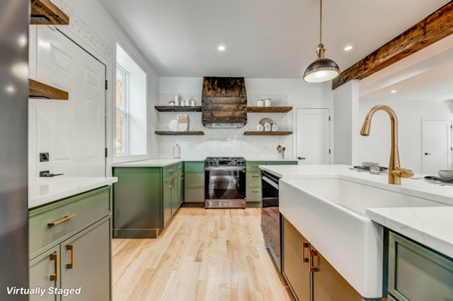 7427 S Oglesby Avenue, Chicago, IL 60649