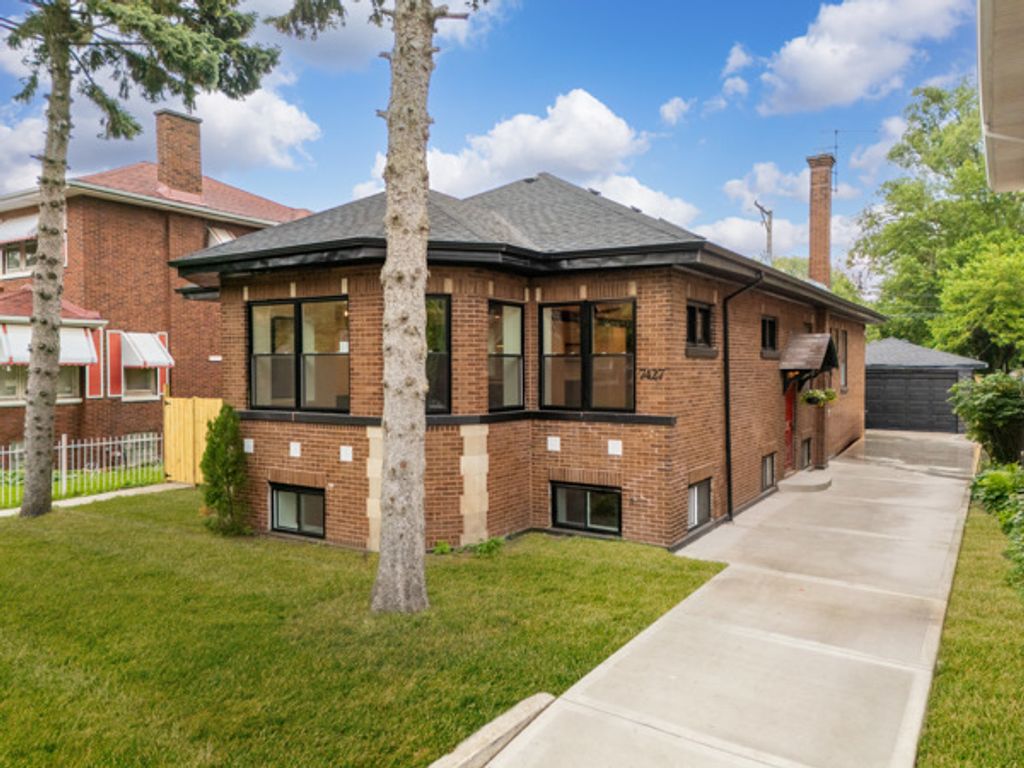 7427 S Oglesby Avenue, Chicago, IL 60649