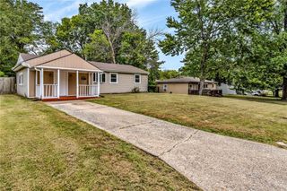 810 NE 62ND Street, Gladstone, MO 64118