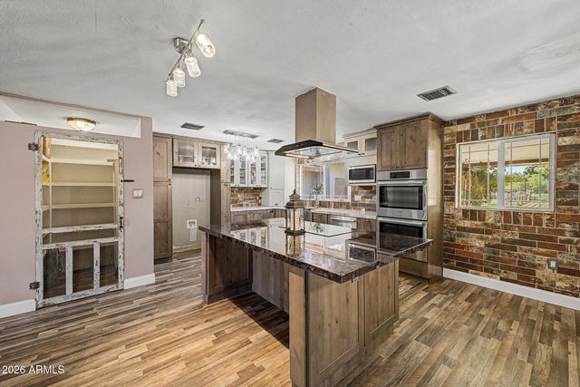 2975 E CAMPBELL Road, Gilbert, AZ 85234